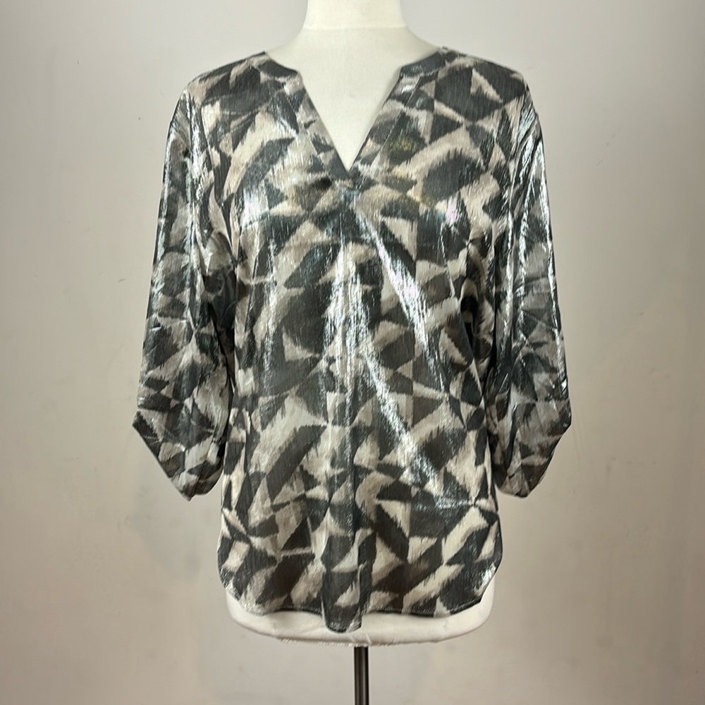 Maurice’s shiny, sheer, 3/4 tab sleeve blouse. Women’s size XL